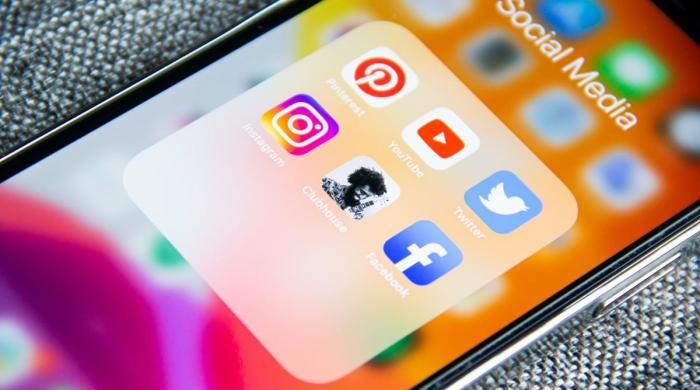 Greece to ban Under-15s from social media 