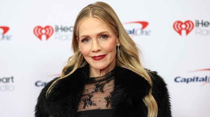 Jennie Garth reflects on dark side of finding fame at young age