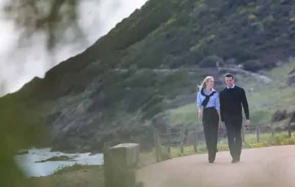 Duchess makes romance with politician public