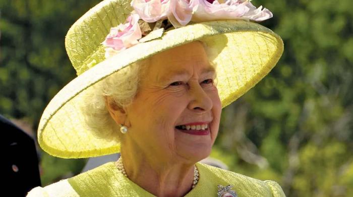 How Queen Elizabeth made sure all eyes were on her?