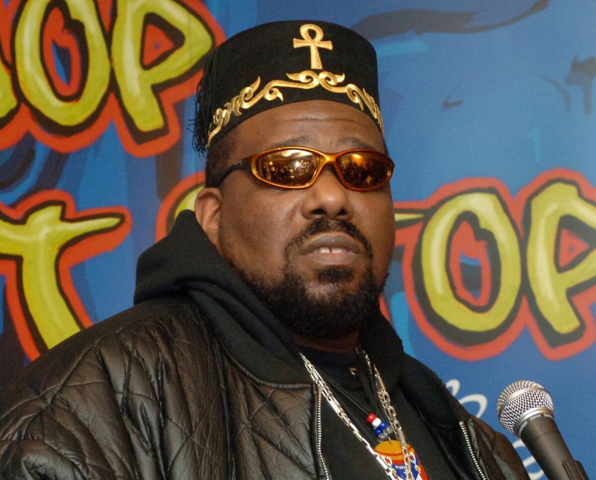 Afrika Bambaataa کو دھماکہ خیز الزامات کا سامنا کرنا پڑا: وہ کیا تھے؟