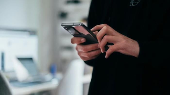 Your phone may be ageing your brain, study suggest