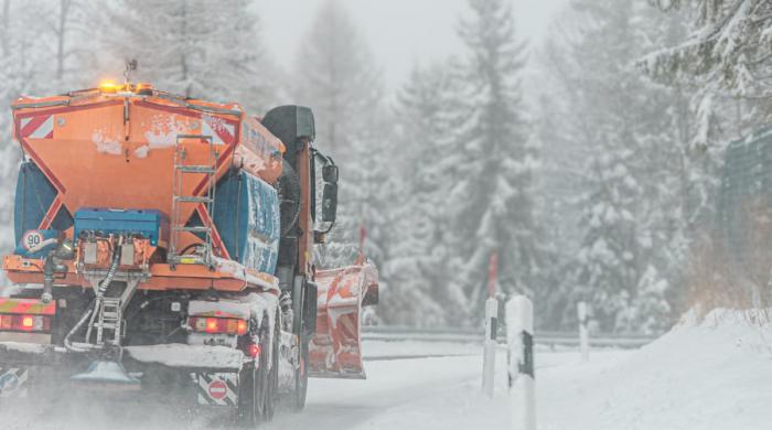 Winter storm warning in Sierra Nevada as extreme weather leads to dangerous road conditions