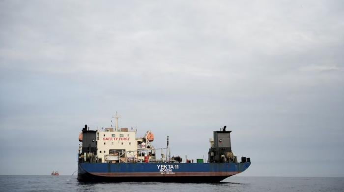 Oil surges above $100, stocks slide as Trump announces Strait of Hormuz blockade