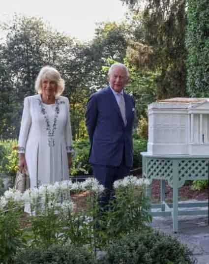 Melania Trump looks startled in White House photo with King Charles and Queen Camilla