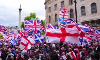 'Make England great again': Tens of thousands march in London to step down Starmer
