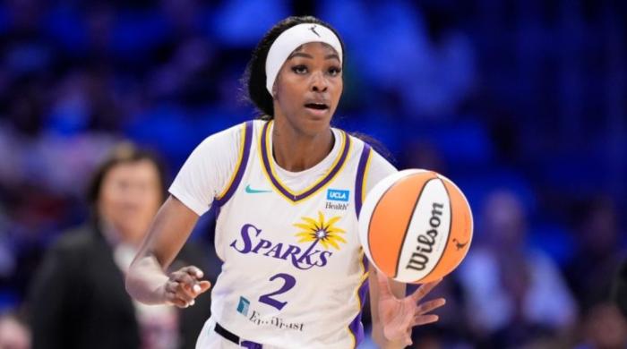 Rickea Jackson ruled out after painful knee injury in Sky-Lynx game