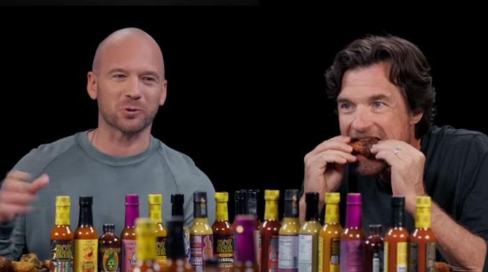 Jason Bateman hilariously loses it on 'Hot Ones' host Sean Evans over spicy wings