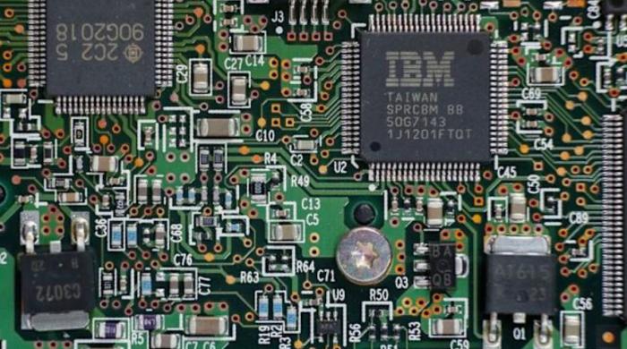 Why does the Trump administration want to award $2 billion to quantum computing firms?