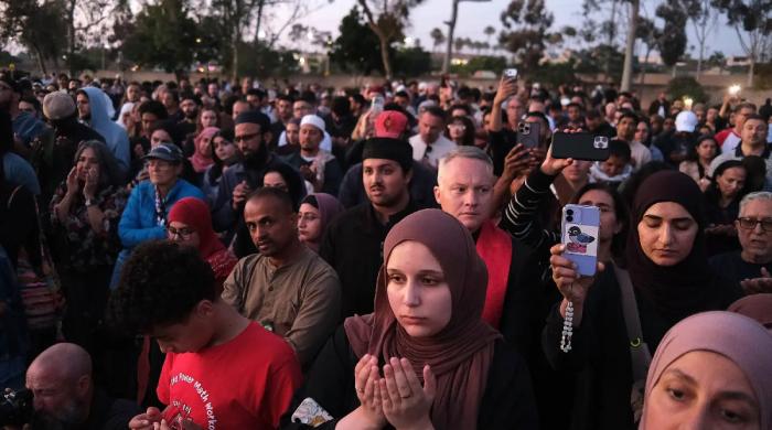 Thousands gather in San Diego to honours ‘heroes’ killed in Islamic Center shooting