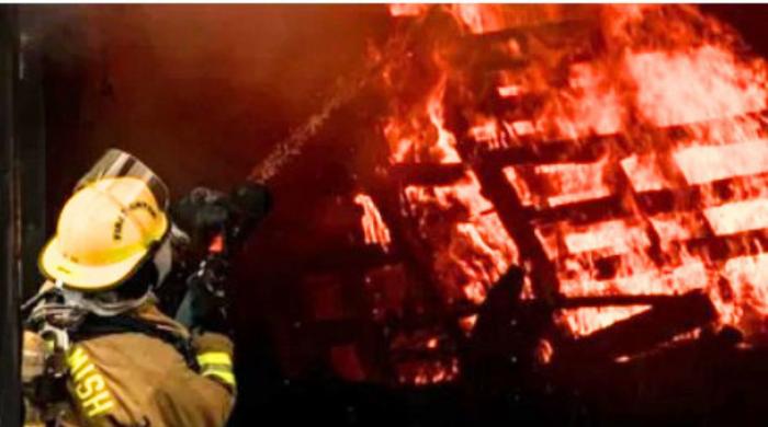 Huge fire breaks out in South Gate industrial area, Los Angeles County