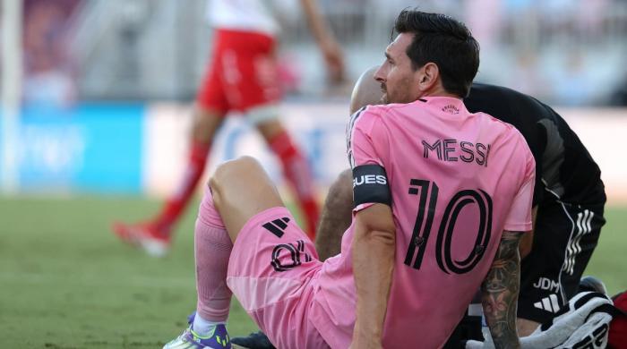 Messi leaves Inter Miami match injured, raising concerns for Argentina ahead of FIFA World Cup