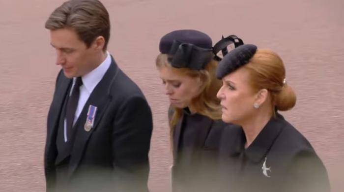 Sarah Ferguson gets cornered: ‘Bea, Eugenie are very much under Fergie’s control’