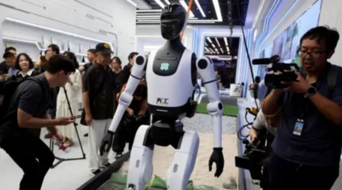 China’s robots are now delivering packages