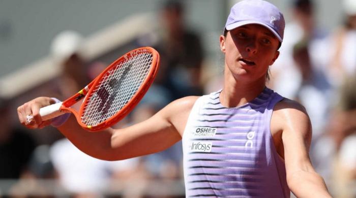 Iga Swiatek storms into French Open last 16 with dominant win, pays tribute to Rafael Nadal