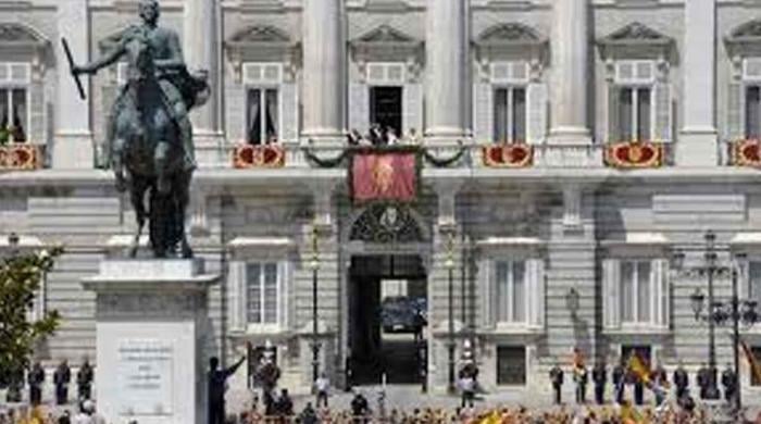 King reacts as national flag falls at official event 