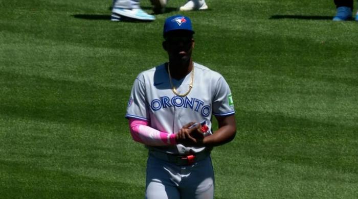 Blue Jays’ Jesús Sánchez exits after fan-thrown ball bruises wrist
