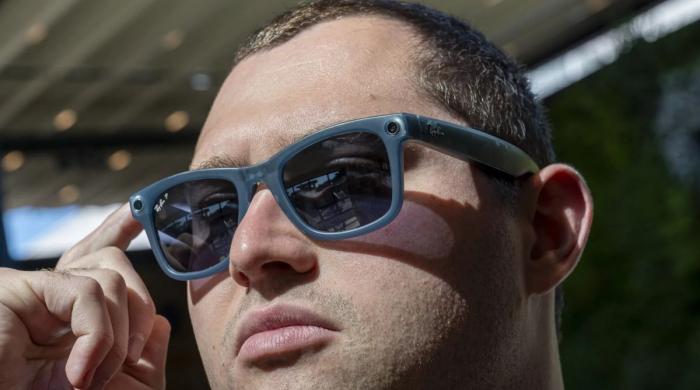  Apple smart glasses delayed to late 2027: Report