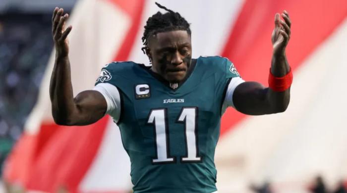 A.J. Brown joins Patriots in major trade reunion with coach Mike Vrabel