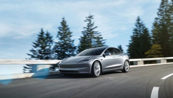 Teslas FSD ‘32,000 lives saved’ claim challenged by experts
