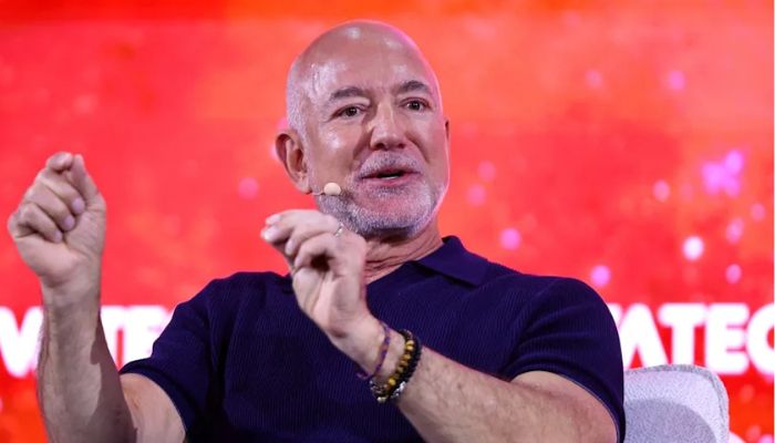 Jeff Bezos says Moon colonies could save Earth — Heres why