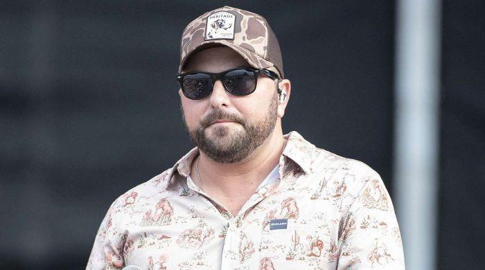 Tyler Farr issues an apology after near-death experience