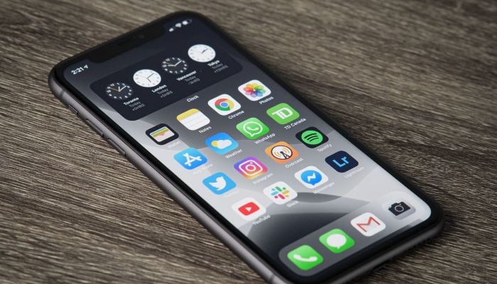 Apple devices have unfixable security flaw, researchers warn