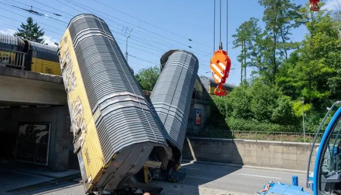 One dead after freight trains collide on Munich bridge