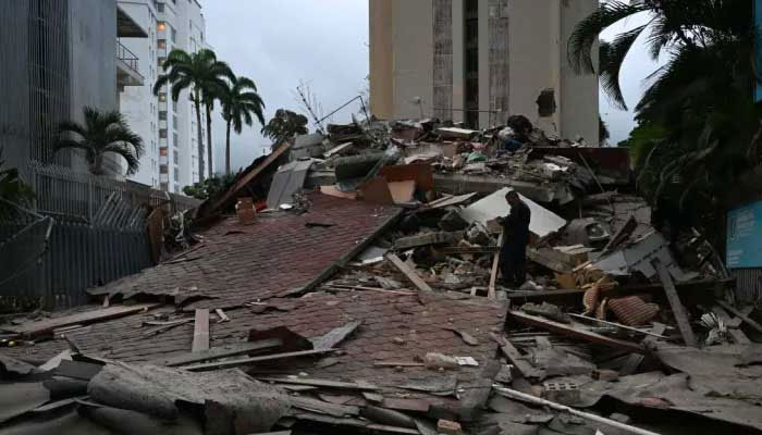 Venezuela Earthquakes kill 32, injures 700 as buildings collapse across Caracas