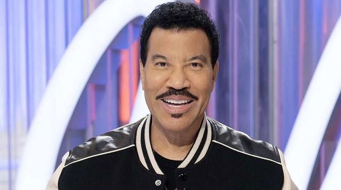 Lionel Richie sparks health concern as he stops mid concert feeling 'dizzy'