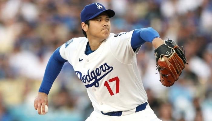 He was replaced in the seventh inning after experiencing discomfort while swinging in the previous at-bat.