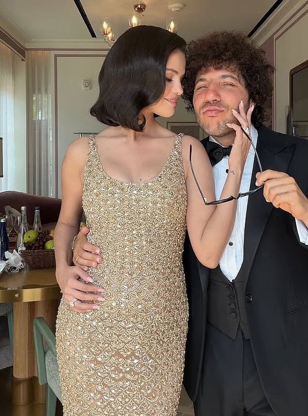 Selena Gomez puts Benny Blanco rumours to rest with new photos from Taylor Swifts wedding