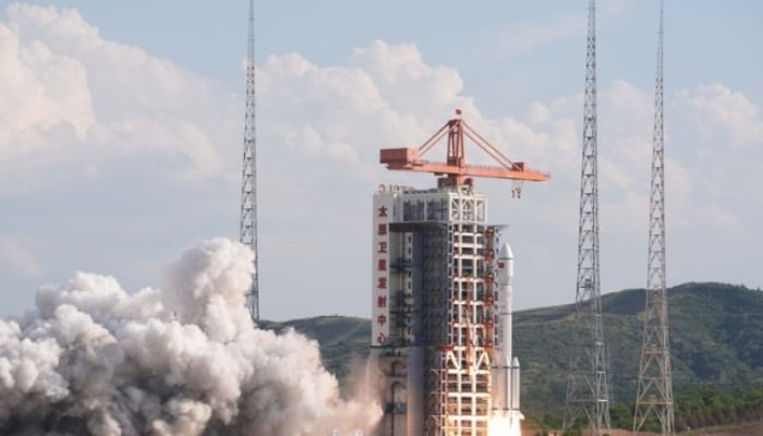 China launches new satellite group in major space mission