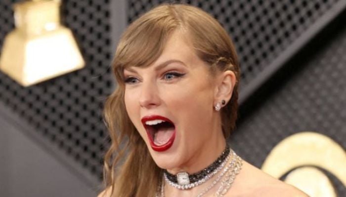 Taylor Swift fans get sweet surprise outside Madison Square Garden after wedding