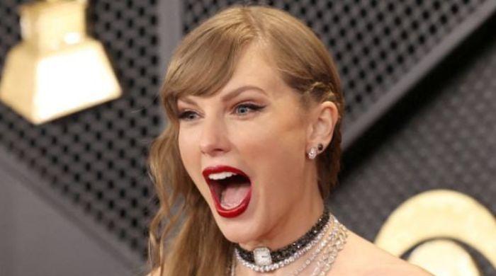 Taylor Swift fans get sweet surprise outside Madison Square Garden after wedding