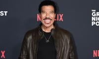 Lionel Richie Makes Comeback After Cutting Concert Short Over Medical Emergency