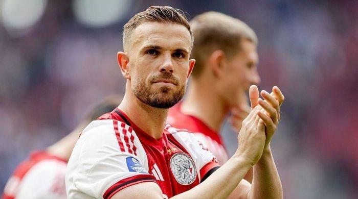 What happened to Jordan Henderson? England star hospitalized after freak celebration injury 