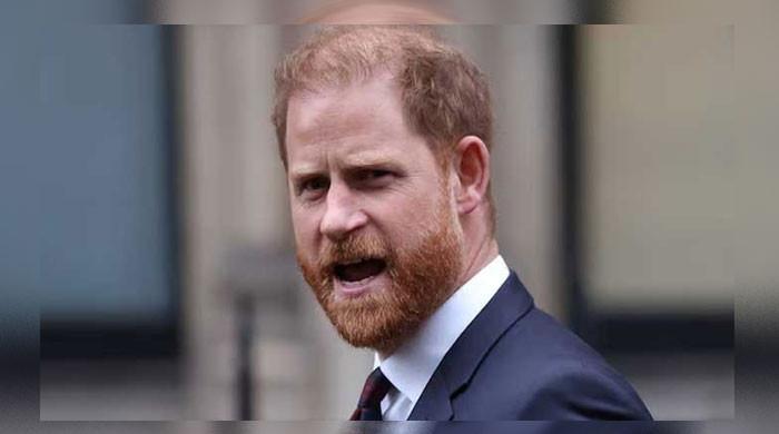 Prince Harry lands in UK after Buckingham Palace snub