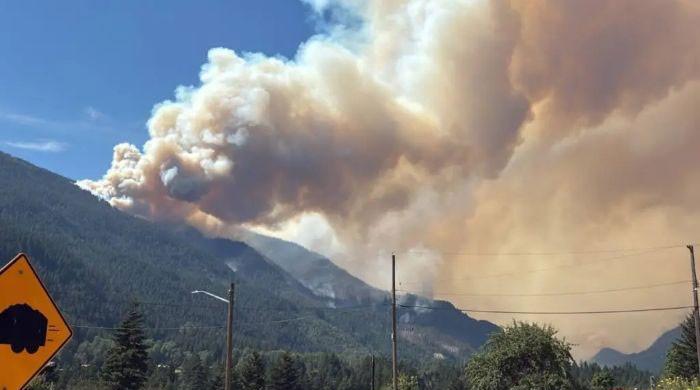Wildfire smoke blankets Kamloops as Brunswick Creek blaze grows