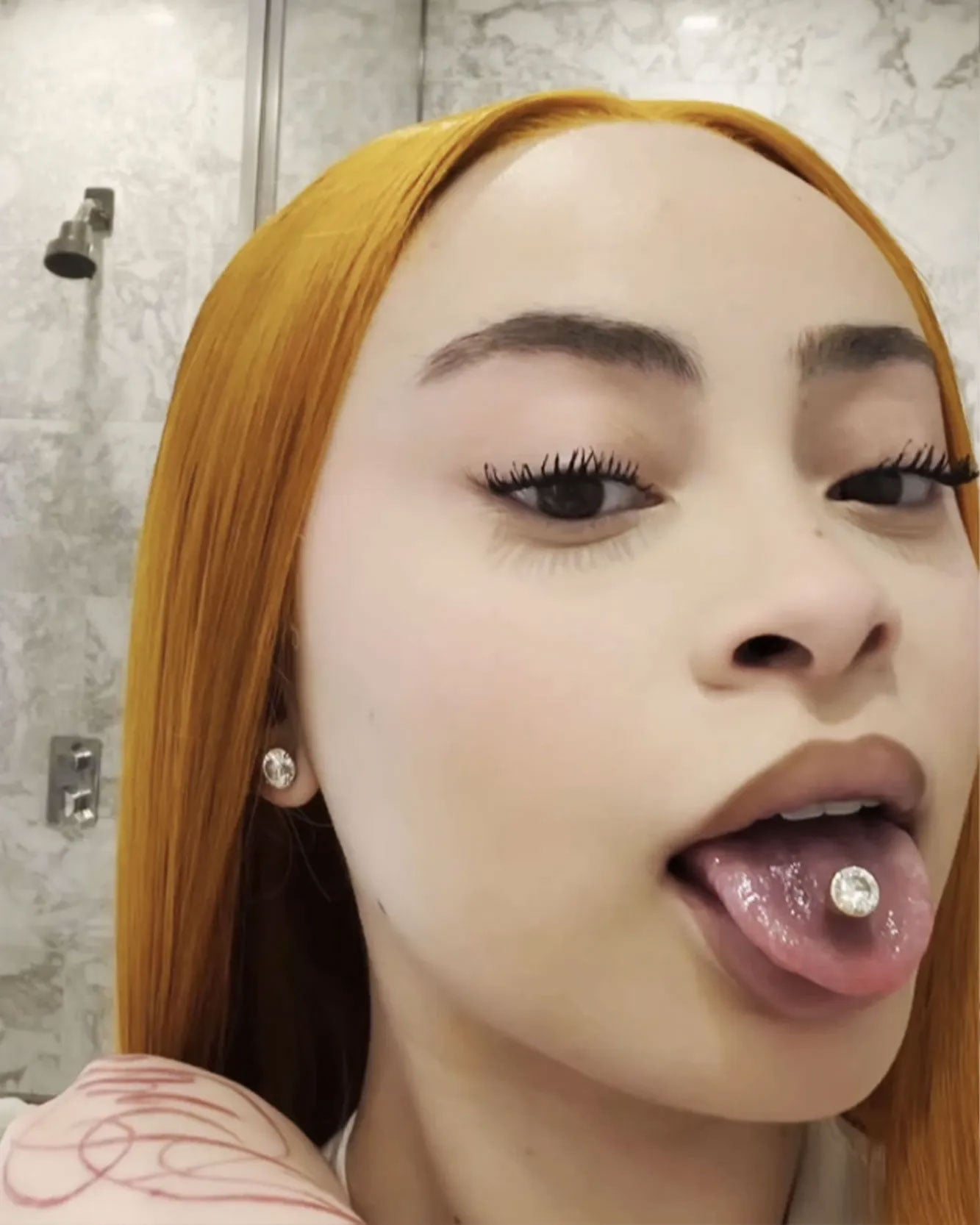Ice Spice debuts massive $50,000 diamond tongue piercing; Biggest tongue ring in the world