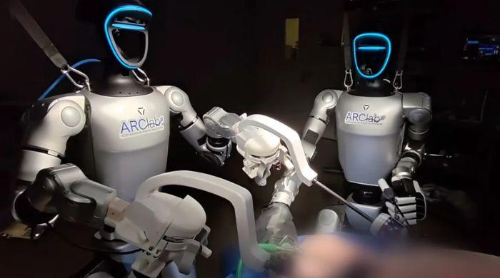 Humanoid robot performs first-ever surgery in major medical breakthrough