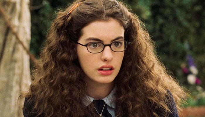 Why Disney killed off Anne Hathaways on-screen dad in The Princess Diaries