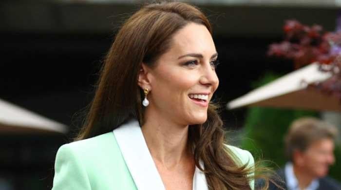 Kate Middleton presents trophy, awards winner of Wimbledon Tennis Championships