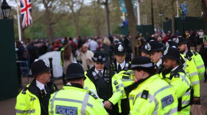 UK police arrest 12 in counter-terrorism investigation