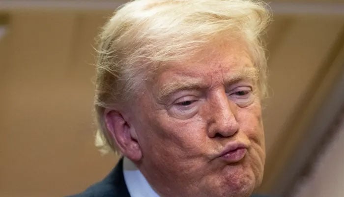 Did Donald Trump really not clap at end of Jennifer Hudsons national anthem performance?