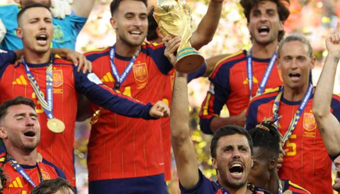 King and his family welcome Spains football team after World Cup victory