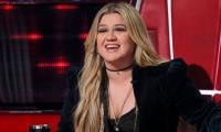 Kelly Clarkson shares embarrassing hotel bathroom story during Vegas show: Watch