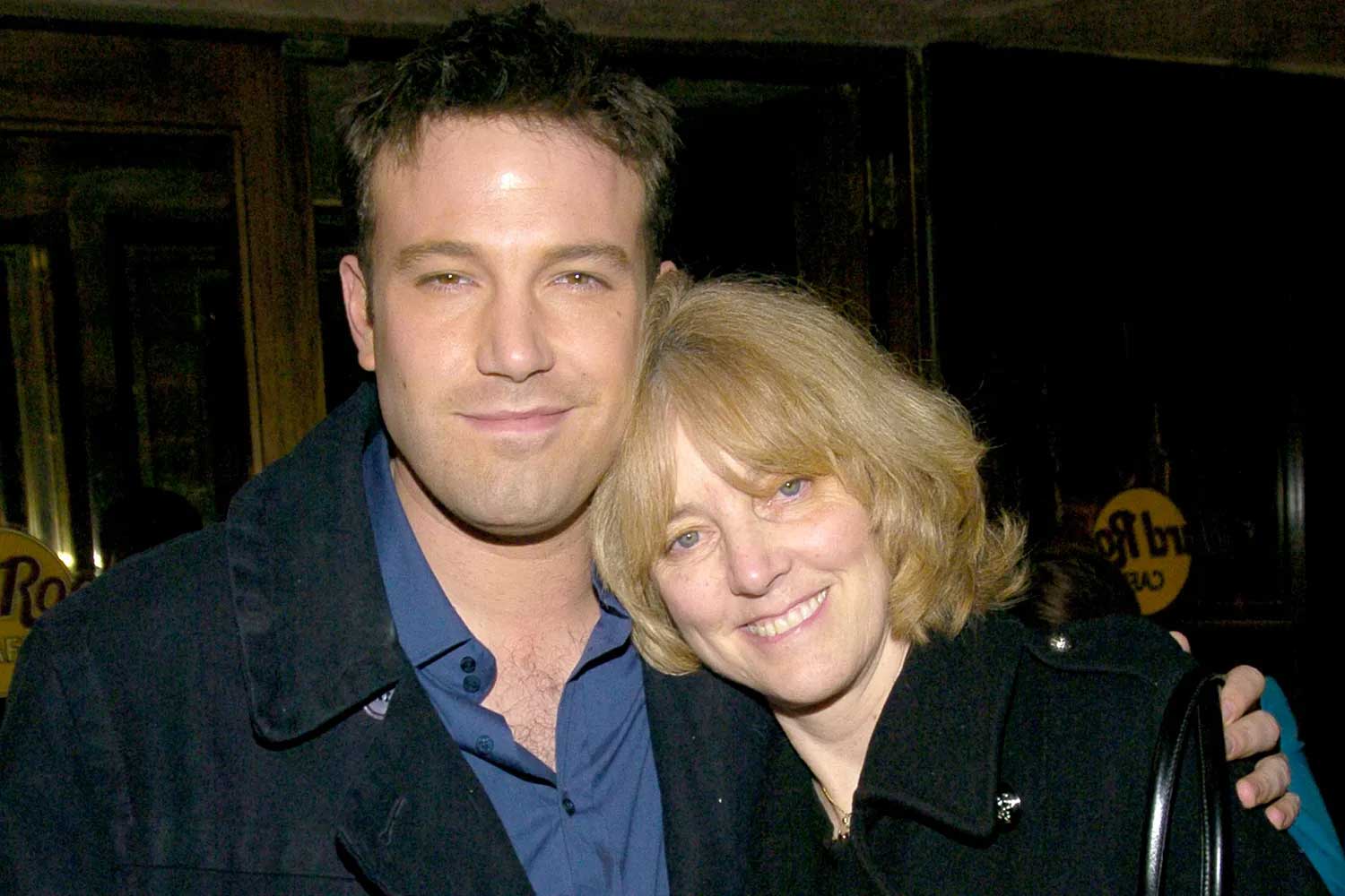 Jennifer Lopez offered personal condolence to Ben Affleck over mothers death?