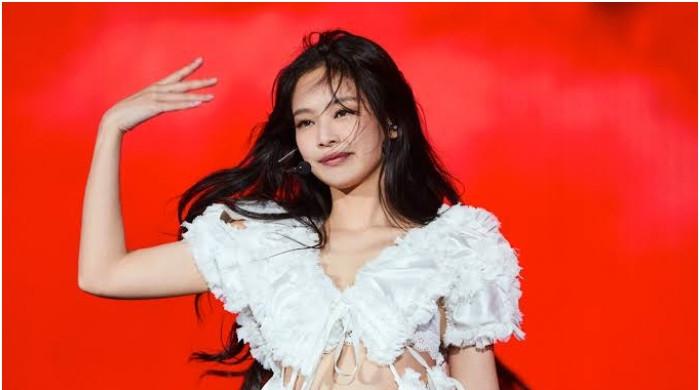Blackpinks’ Jennie breaks the internet yet again: Watch