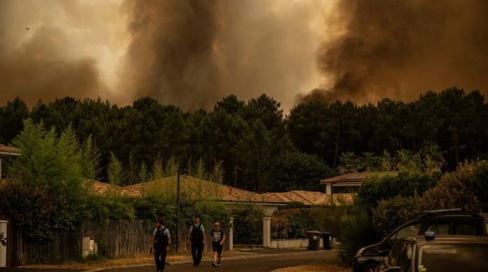 France wildfires: thousands evacuated from Cap Ferret tourist hotspot